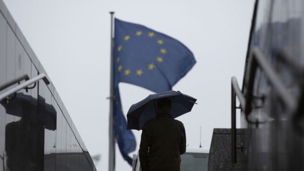 Bloomberg: ЕС изучает расширение полномочий для борьбы с обходом санкций против России