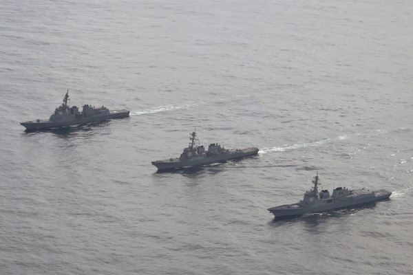 Южная Корея, США и Япония провели противоракетные маневры на море