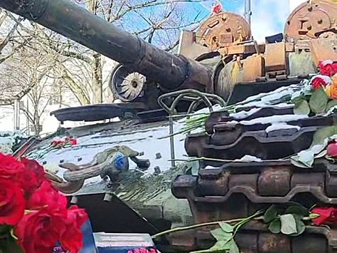 «МК»: Очевидцы рассказали о стычках с украинцами у российского танка Т-72 в Берлине