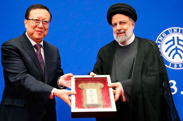 Президенту Ирана присвоили звание почётного профессора Пекинского университета