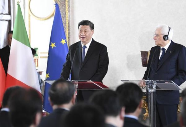 Ван И пригласил президента Италии в Китай